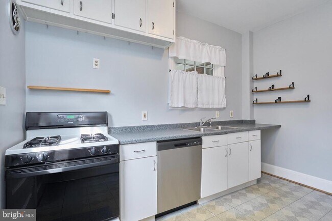 Foto del edificio - 304 N Highland St