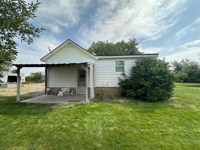 Foto del edificio - Super Cute 2 Bedroom, 1 Bathroom Country Home