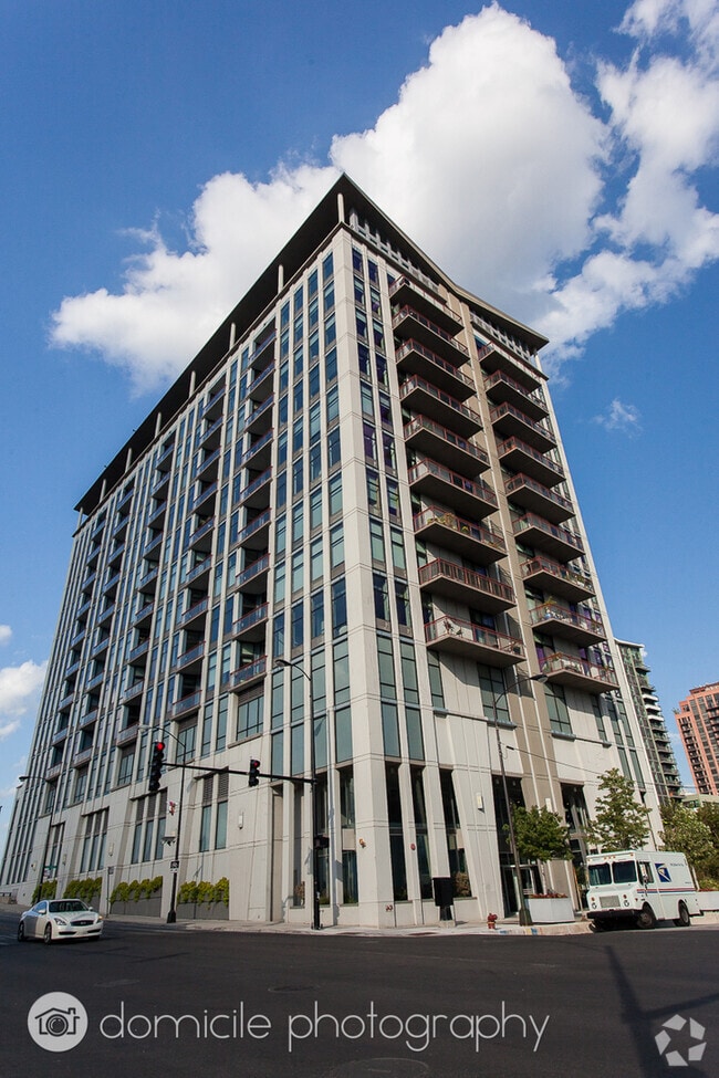 Building Photo - 740 W Fulton St