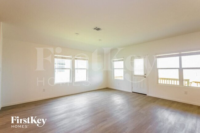 Foto del edificio - 6802 Arid Wy