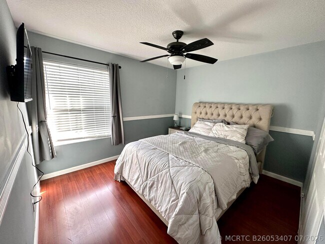 Foto del edificio - 1000 Lake Breeze Dr