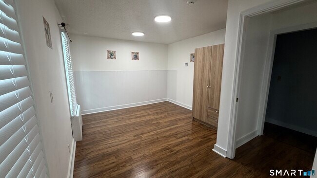 Building Photo - 26 Elm St