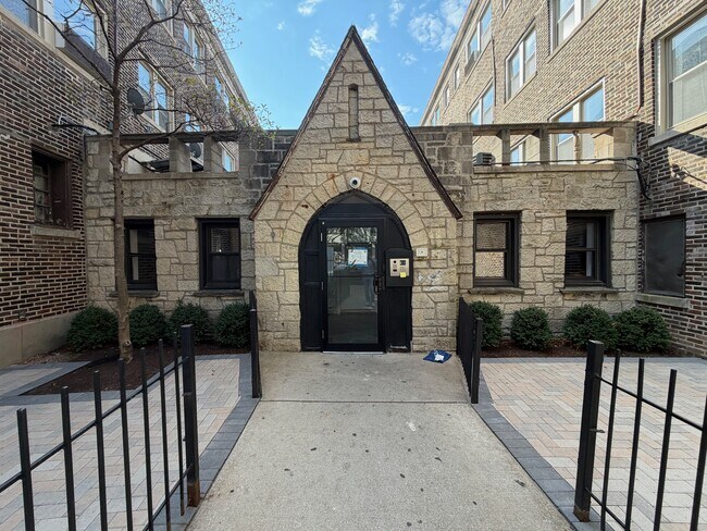 Foto del edificio - 5647 N Ashland Ave