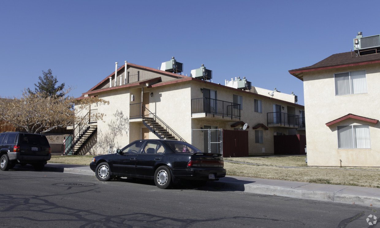 Primary Photo - Broadway Apartments