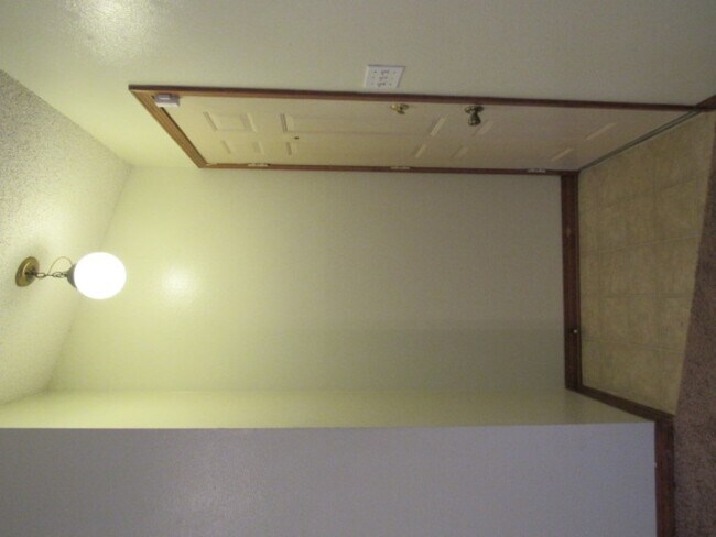 Building Photo - 10113 Peppertree Ct