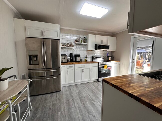 Cocina renovada - 3704 Riviera Rd