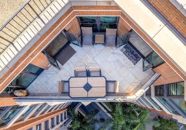 Foto del edificio - 500 W Harbor Dr