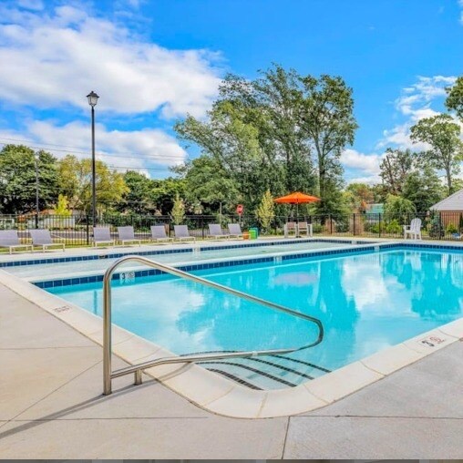 Foto del edificio - 810 Country Club Pky