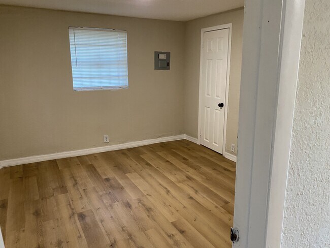 Foto del edificio - 1040 Line St