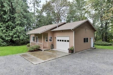 Building Photo - Charming 1 Bedroom Cottage with Attached Garage