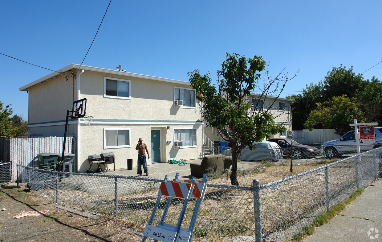 Primary Photo - 100-112 Missouri St