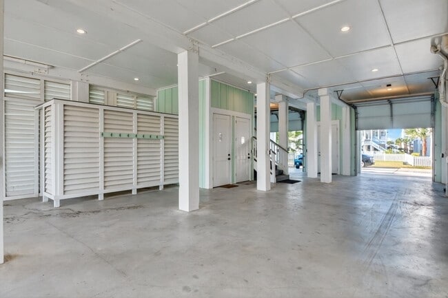 Foto del edificio - 3815 Seabreeze Ln