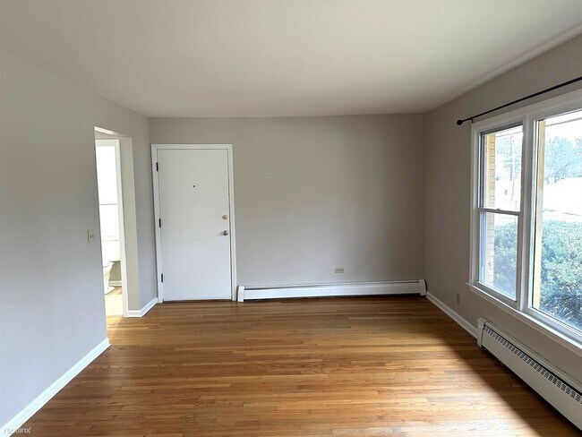 Foto del edificio - 3 br, 1.5 bath Duplex - 422 Edwards Ave Un...