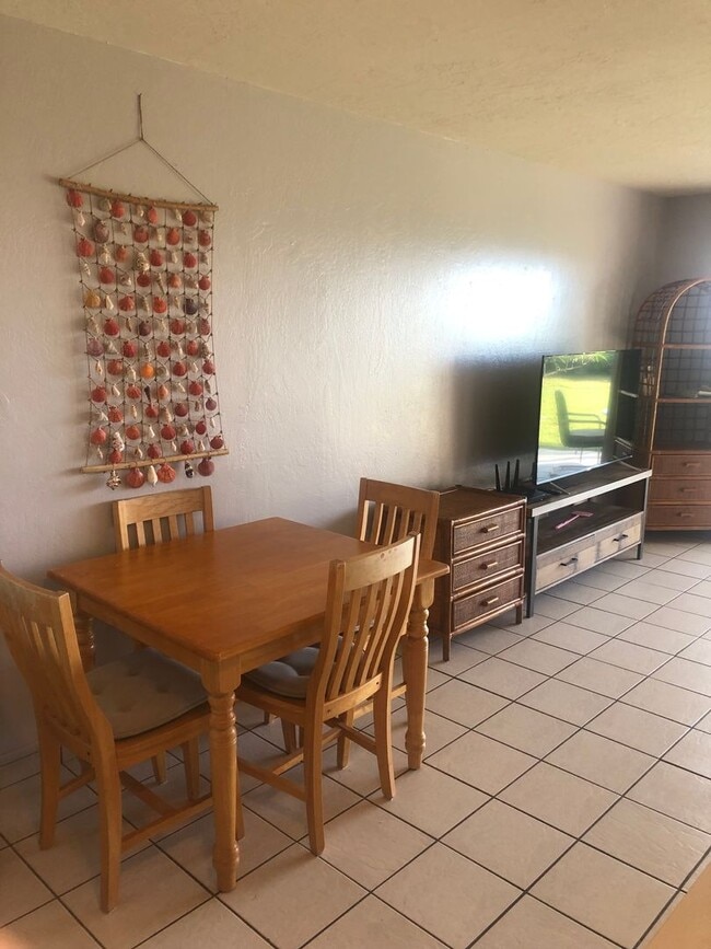 Building Photo - Molokai - Wavecrest - oceanfront 1 bedroom...