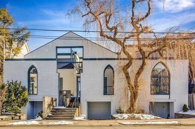 Building Photo - 675 College St