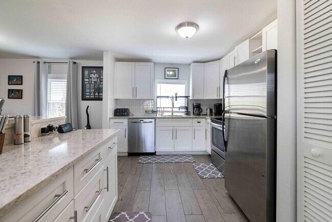 Photo - 915 3rd St House