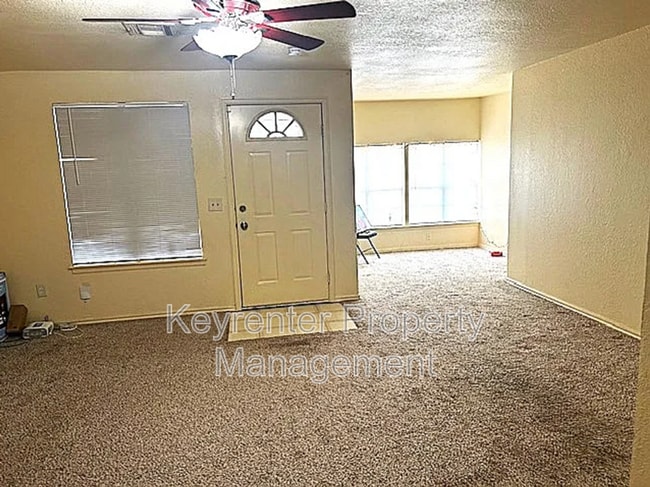 Building Photo - 5316 S Briarwood Dr