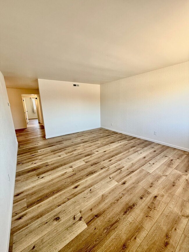 Foto del edificio - 2 BEDROOM 1 BATH HOME IN PASO ROBLES!! SIE...