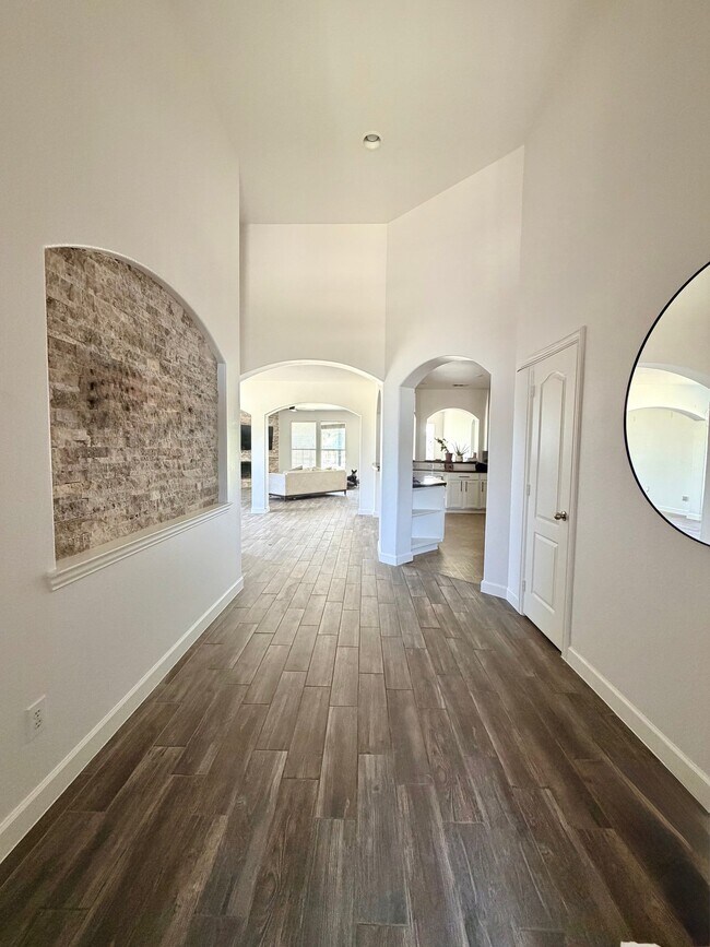 Building Photo - 14805 Little Anne Dr