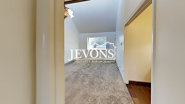 Foto del edificio - 807 W Chestnut Ave