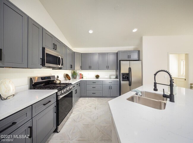 Building Photo - 2 br, 2 bath House - 37654 S Skyline Dr