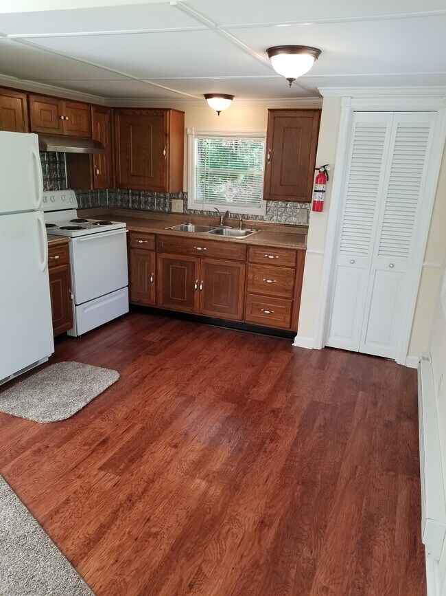 Foto del edificio - 1162 12 Oaks Cir
