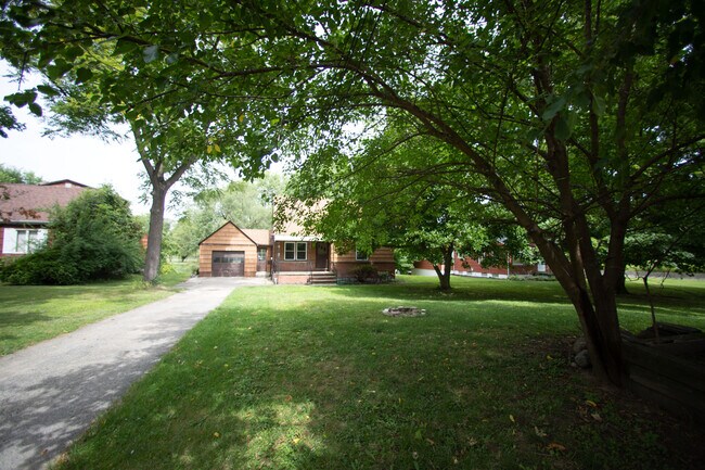 Building Photo - 1 E Schaaf Rd