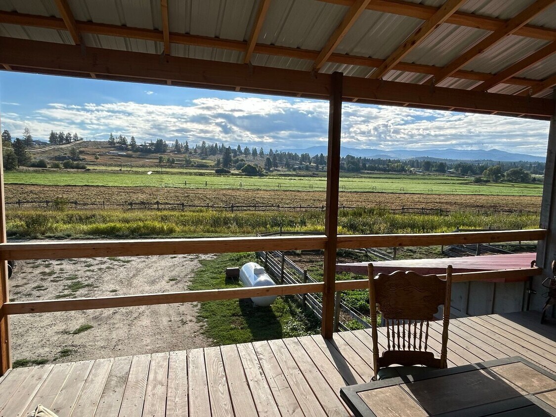 Primary Photo - New 1 bed/1bath in country setting