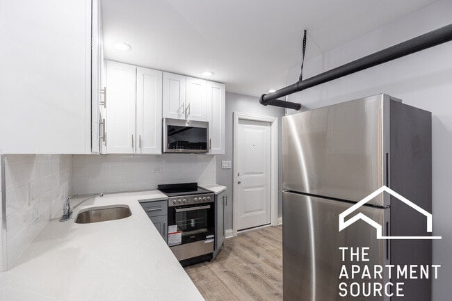 Building Photo - 1224 W Rosemont Ave