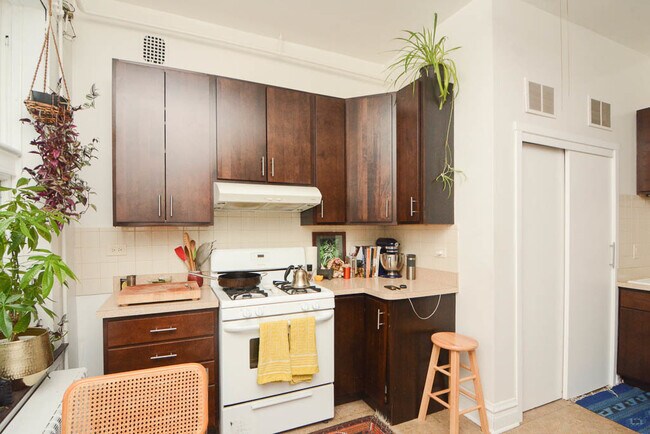 Building Photo - 3616 W Wrightwood Ave