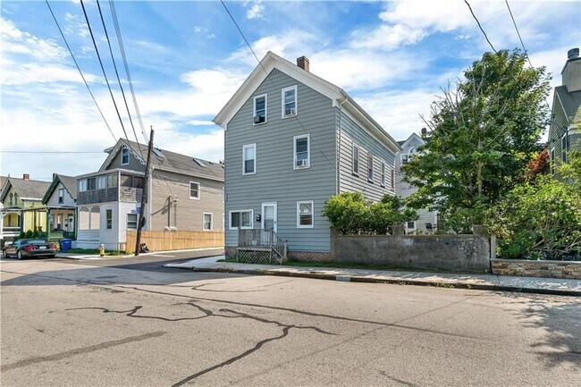 Foto del edificio - 24 Pond Ave