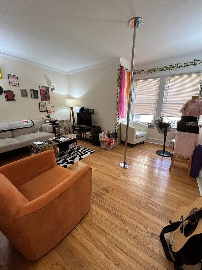 Building Photo - 5058 N Wolcott Ave