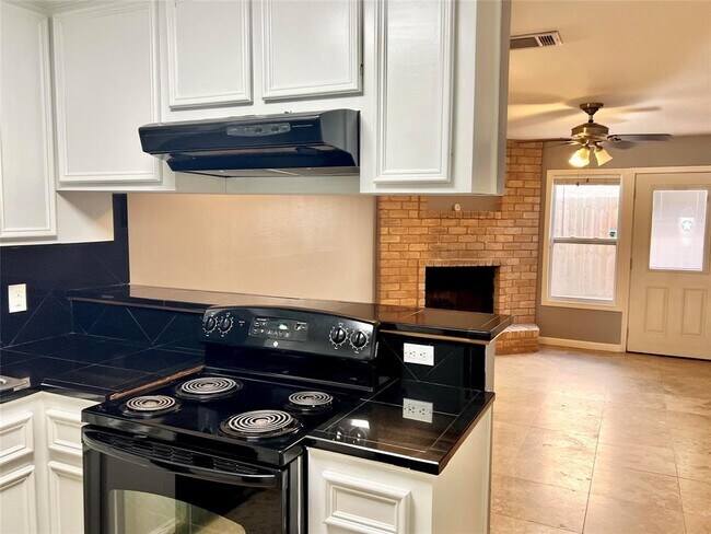 Foto del edificio - 13604 Ravensway Dr