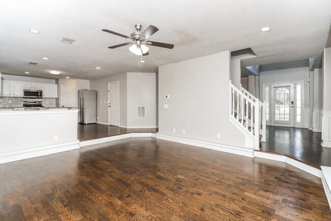 Foto del edificio - 665 Tomahawk Pl SW