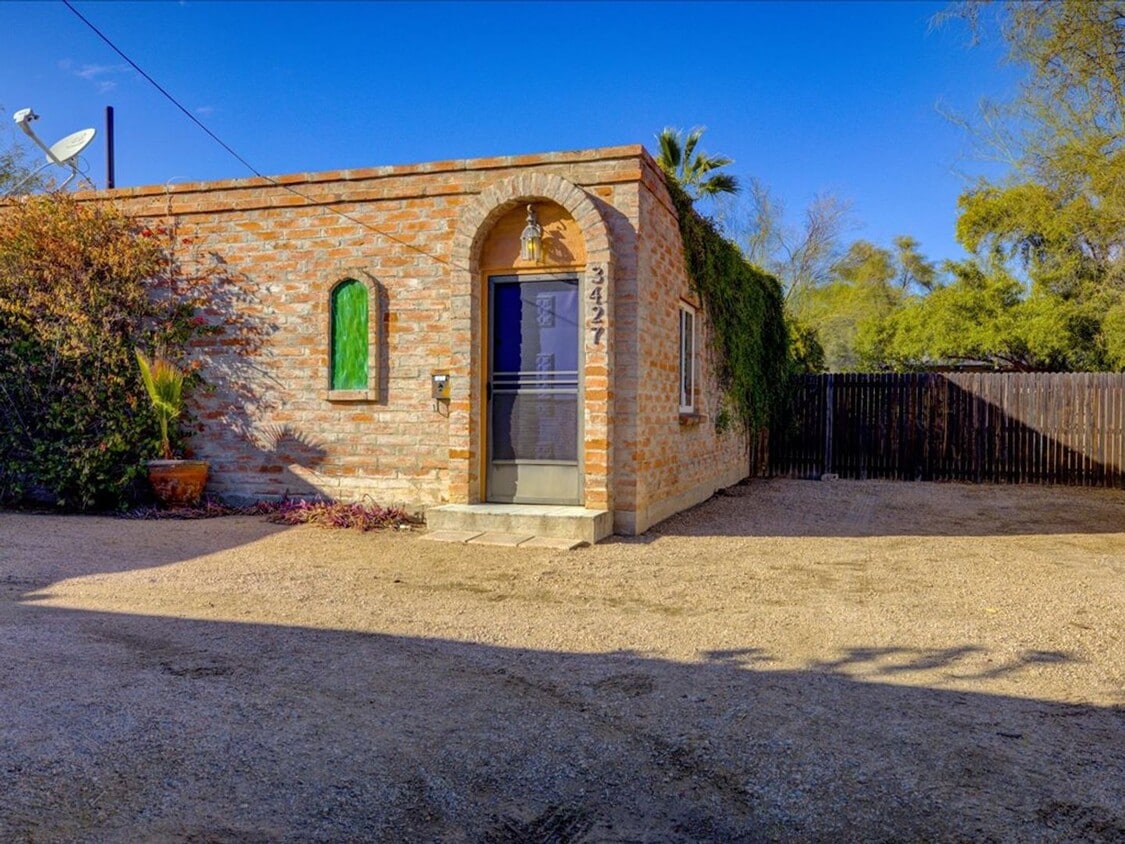 Primary Photo - 3 Bedroom 2 Bathroom