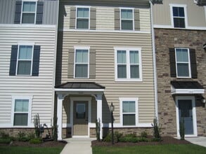 Building Photo - 360 Spring Hill Pl