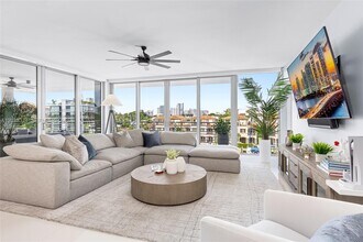 Building Photo - 133 Isle of Venice Dr