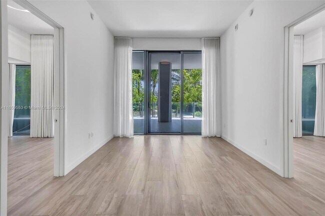 Foto del edificio - 2831 S Bayshore Dr