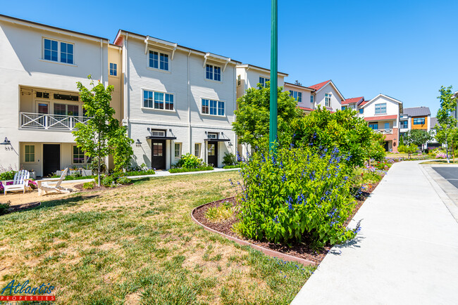 Building Photo - 515 Wayfarer Way