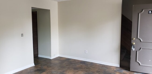 Building Photo - $1200 - 2/1.5 - Fresh Unfurnished - Arling...