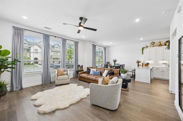 Foto del edificio - 7035 Granbury Ln