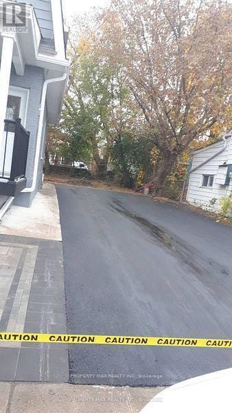 Building Photo - 14 Burton St