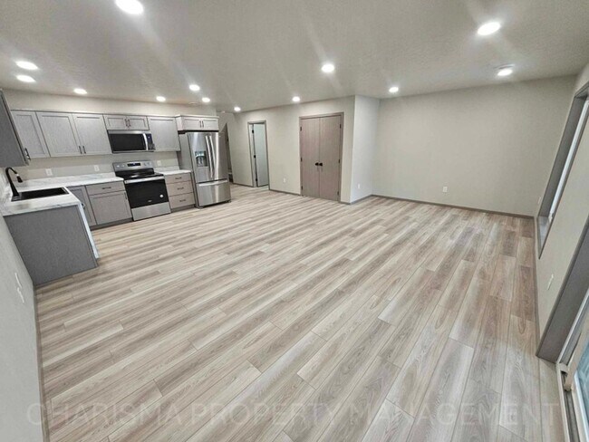 Foto del edificio - 712 E 6th St