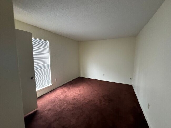 Building Photo - 5660 Los Gatos Dr