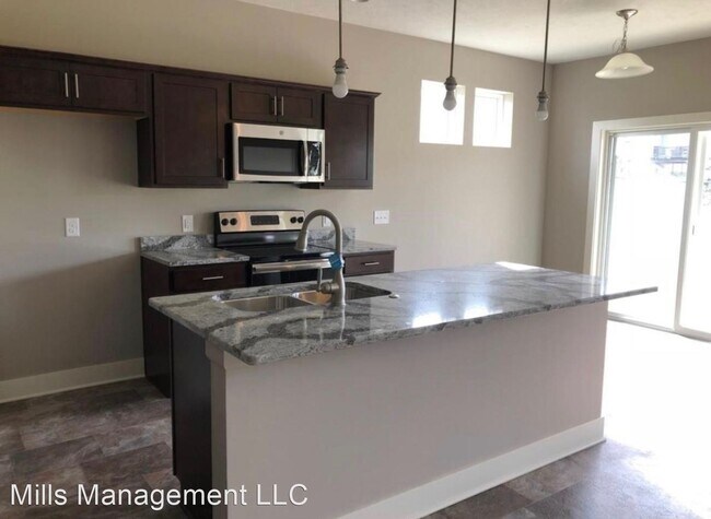 Foto del edificio - 4 br, 3 bath House - 7416 N 160 Street