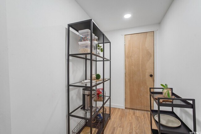 Building Photo - 5590 S Edgewood Cir
