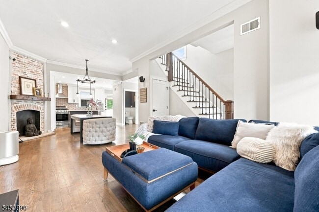 Building Photo - 64 Montague Pl