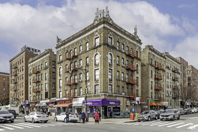 Building Photo - 616 W 207th St