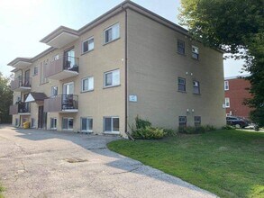 Building Photo - 200 Park Rd N