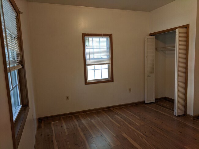 Building Photo - Cozy 2 bedroom/1 bath house in Petersburg!